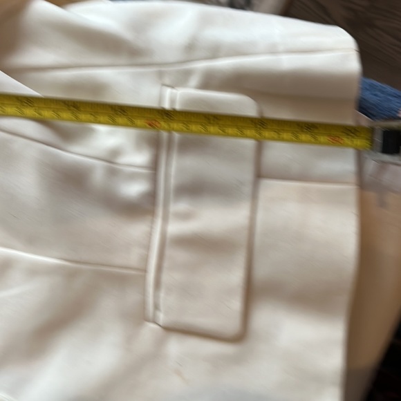 Beautiful embroidered Cream blazer & skirt - Picture 11 of 11